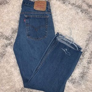 Distressed Levi’s Mom Jeans
